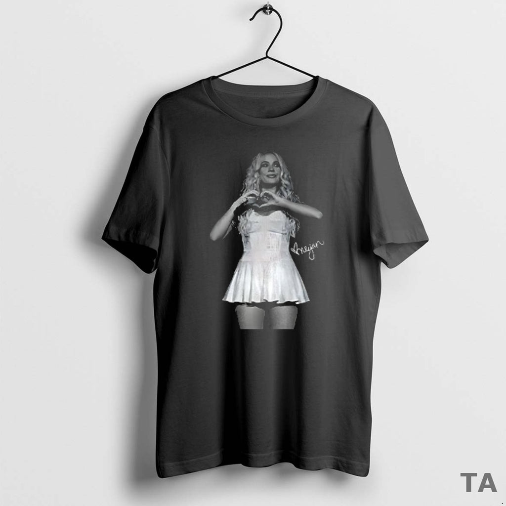 Top Megan Moroney With Love Signature T Shirt Sweater